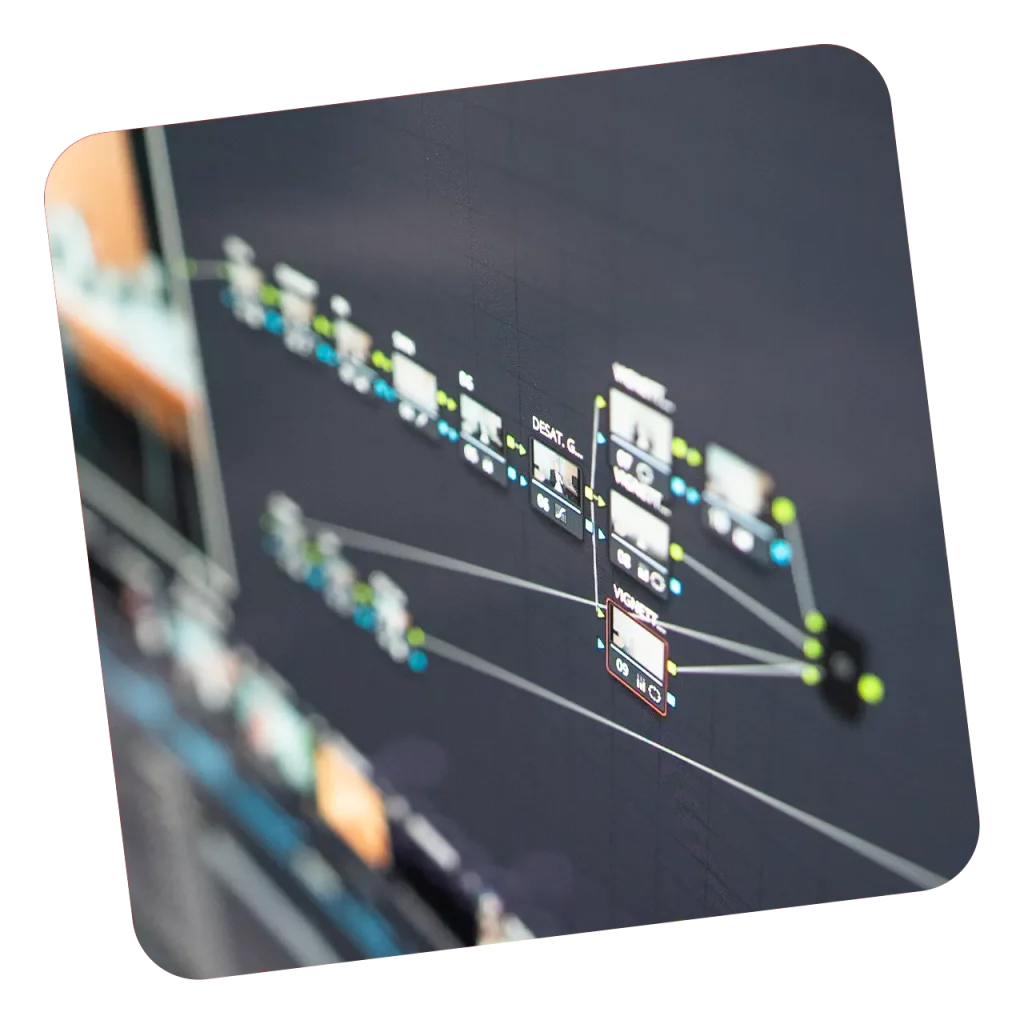 Node-Baum einer Farbkorrektur in DaVinci Resolve auf einem Monitor beim Videoschnitt