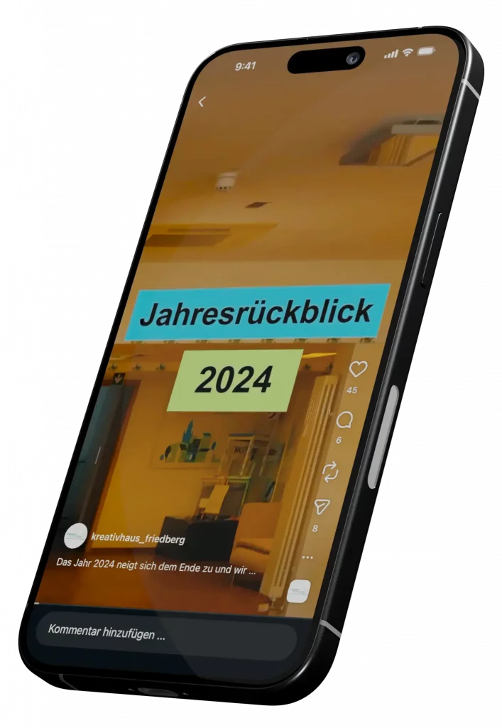 Smartphone mit Darstellung eines Instagram-Reel aus dem KreativHaus Friedberg.